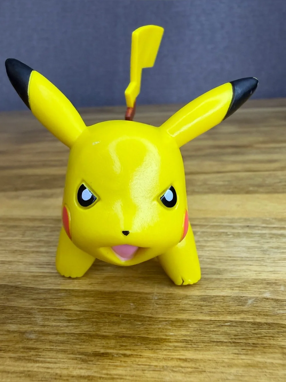 Pokémon Pikachu Figure 2011 JAKKS All Fours Pose, Yelling Expression Toy